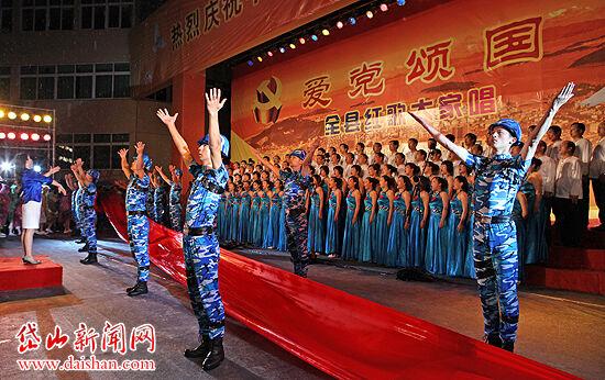 张佳宁男友疑是高至霆,去年两人车站被拍,男方和屈楚萧是好友